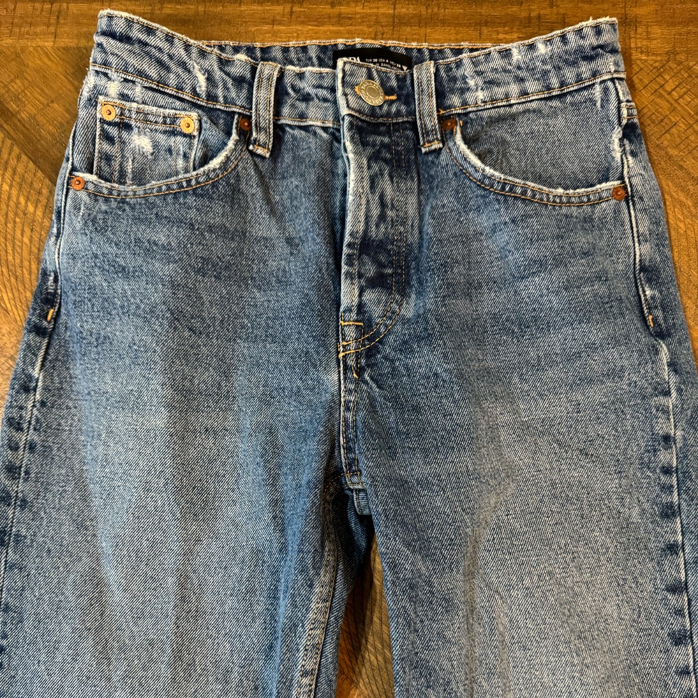 SOLD Zara Light Blue High Waist Crop 90’s Jean With Raw Hem Size 4 - Picture 13 of 14